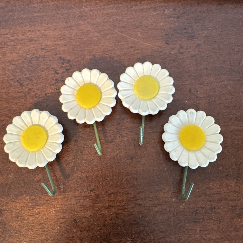 4 Pc Set Vintage Flower Single Hook Hanging Fridge Magnet Yellow Daisy    2 3/8"